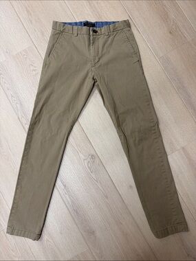 Banana Republic Men's Chino Pants in Olive Green